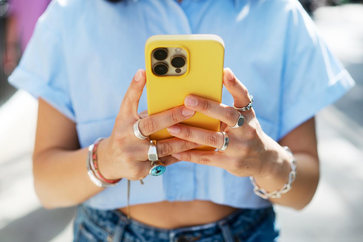 Why Gen Z and Millennials Are Secretly Judging Your Phone Background